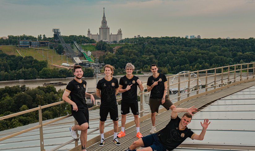 Амкал - тренировка и автограф-сессия в Лужниках.png