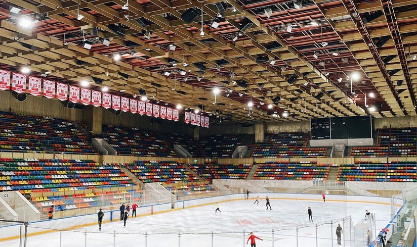 Малая спортивная арена приглашает хоккейные команды тренироваться на свою обновленную ледовую площадку
