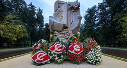 ПАМЯТНИК «ПОГИБШИМ НА СТАДИОНАХ МИРА»