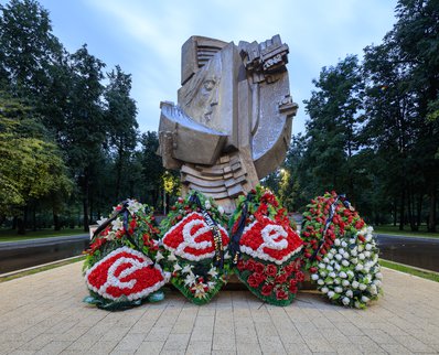 Памятник «Погибшим на стадионах мира»